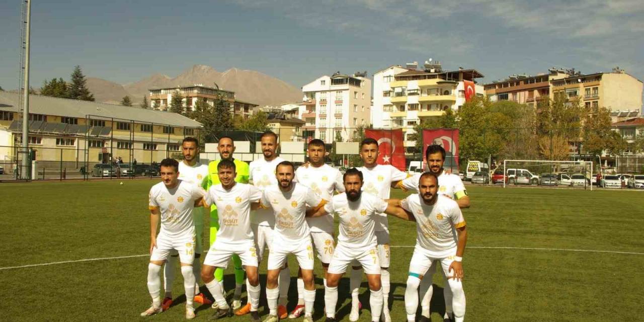 Develigücü Antrenörü Erkan Demirel: "İlk 4 Takım Arasında Olmak İstiyoruz"