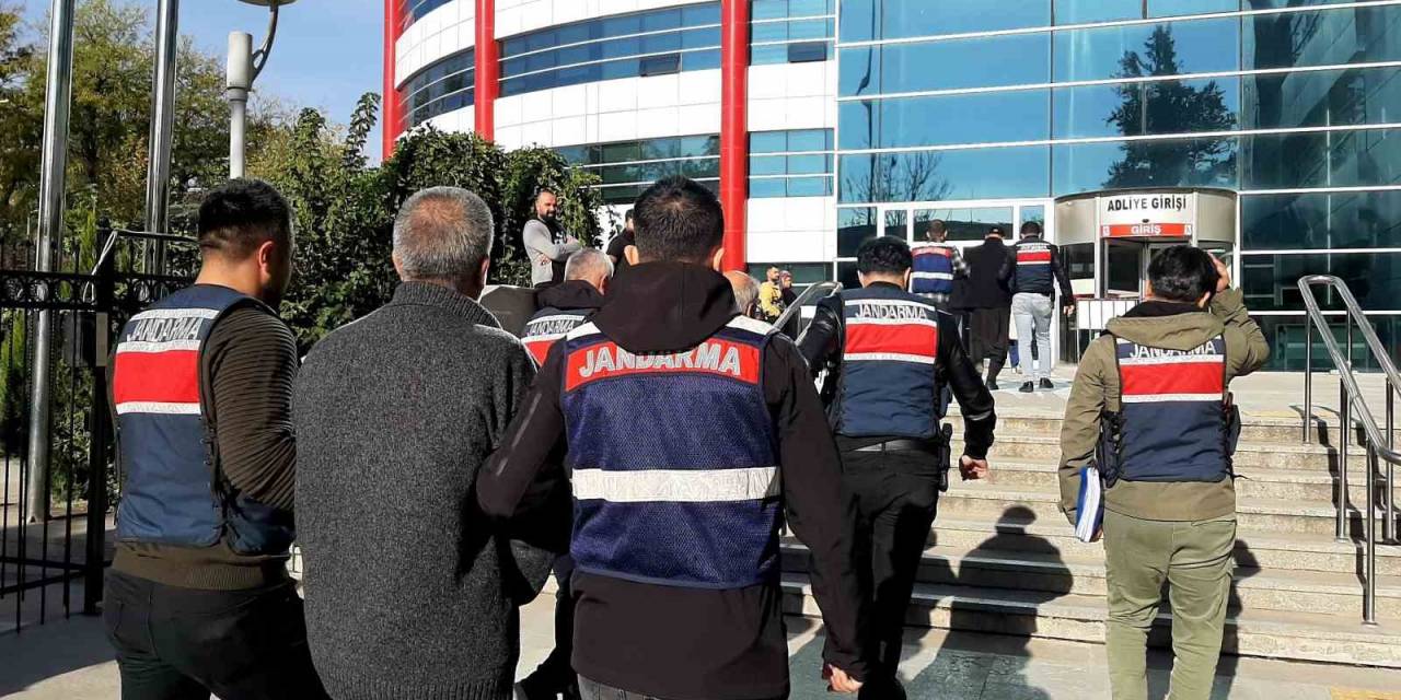 Teröristlere Silah Ve Mühimmat Temin Eden 3 Kişi Tutuklandı
