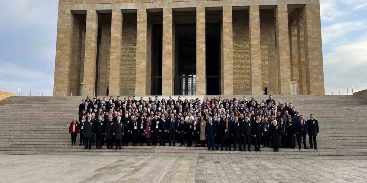 Bakan Tekin 81 İlden Gelen Öğretmenlerle Anıtkabir’i Ziyaret Etti