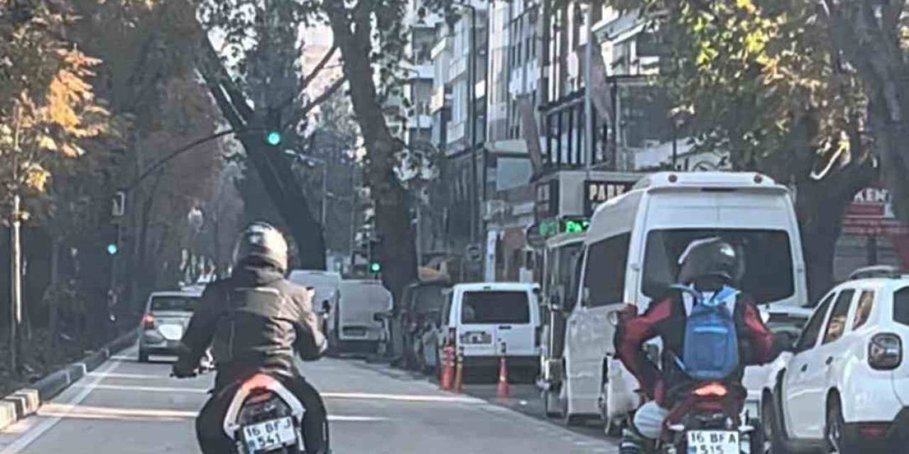 Motosiklet Üzerinde Dans Edip Trafiği Tehlikeye Attı Cezadan Kaçamadı