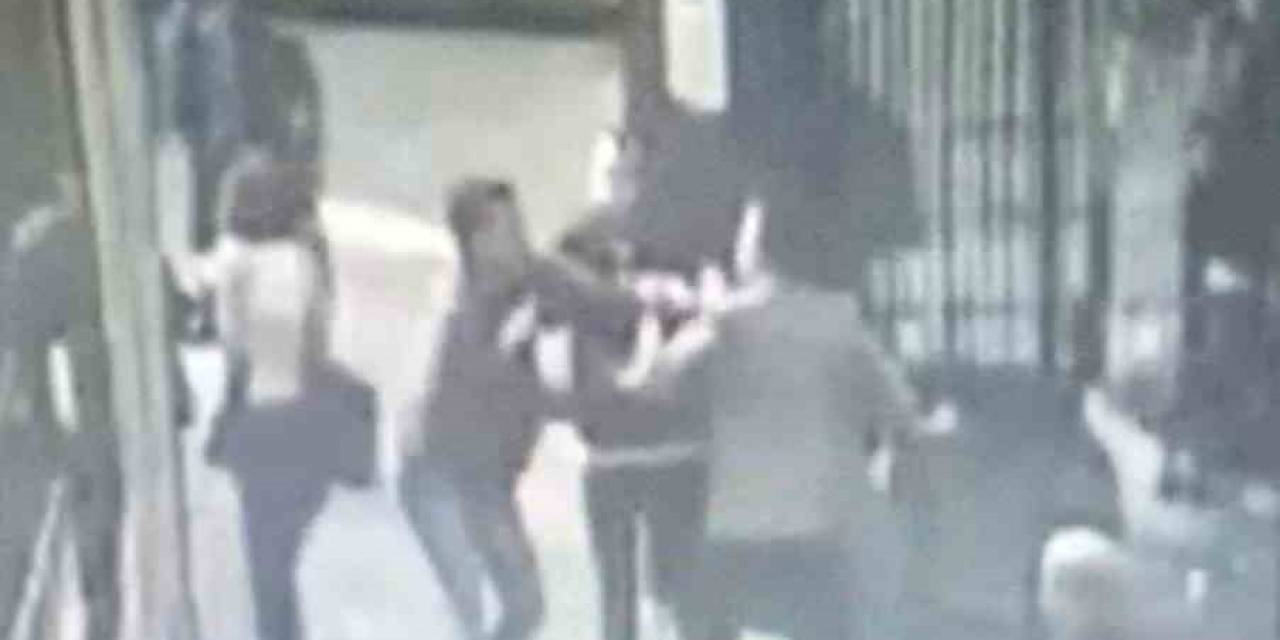 Hem Adliye Önünde Sanık Tarafından Darp Edildi, Hem Bilekliği Çalındı