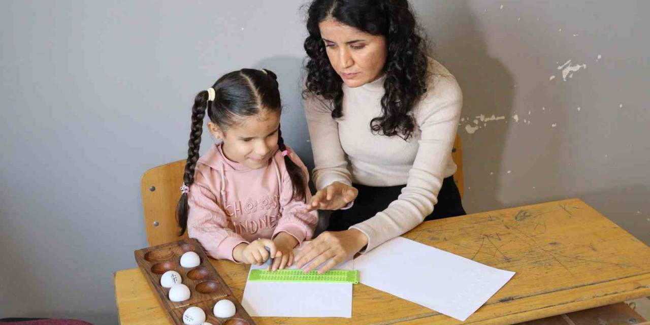 Görme Engelli Öğretmen, Görme Engelli Minik Fatmanur’un Işığı Oldu