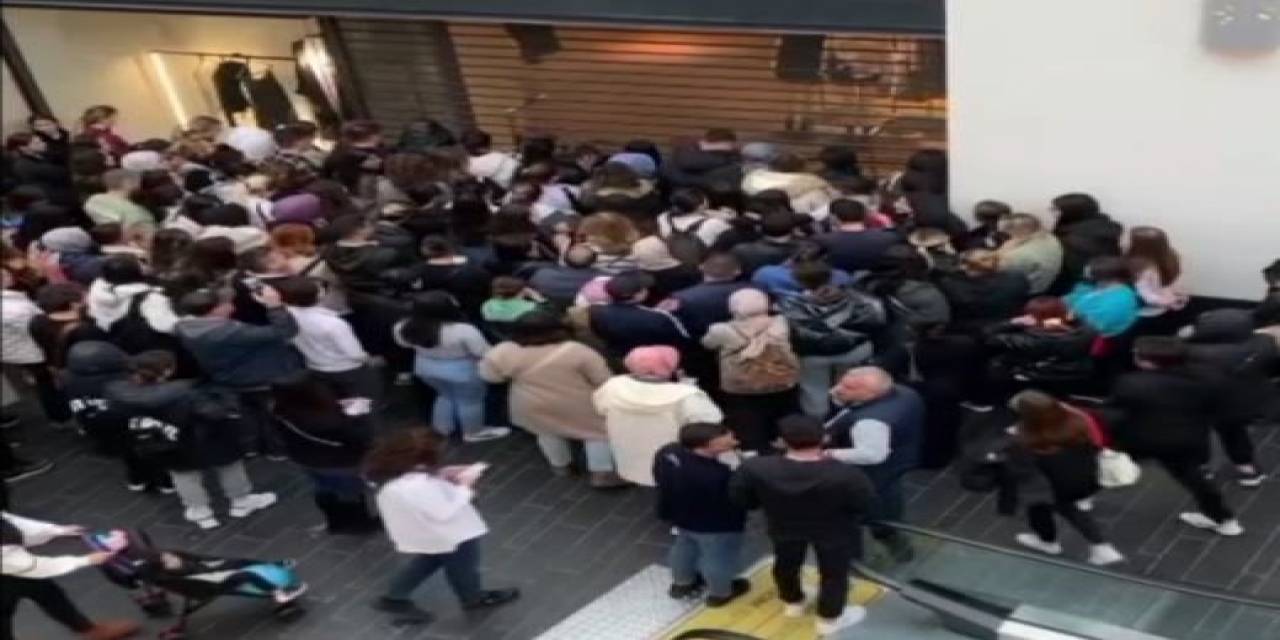 Bayrampaşa’da Bir Alışveriş Merkezinde ‘Efsane Kasım’ Yoğunluğu
