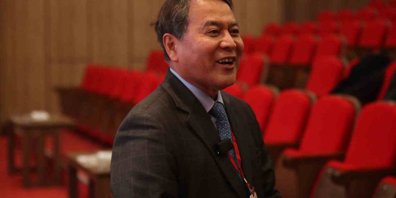 Eğitim İçin 1983 Yılında İstanbul’a Gelen Güney Koreli Profesör Müslüman Oldu