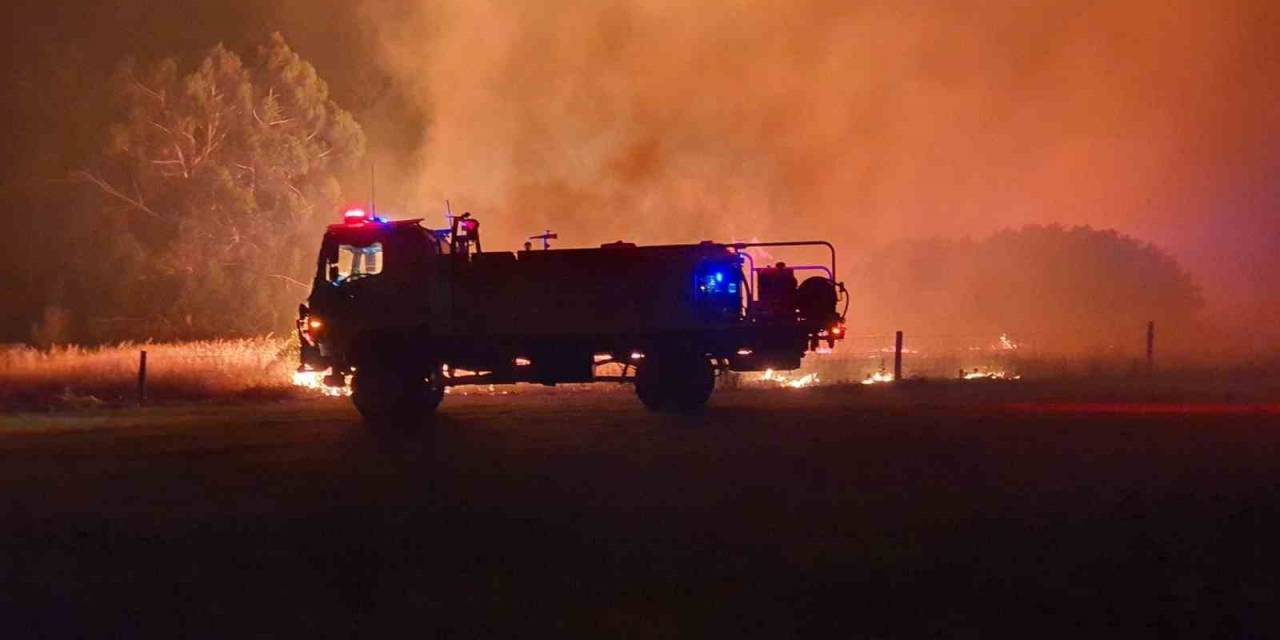 Avustralya’nın Perth Kentindeki Yangında 8 Ev Daha Kül Oldu