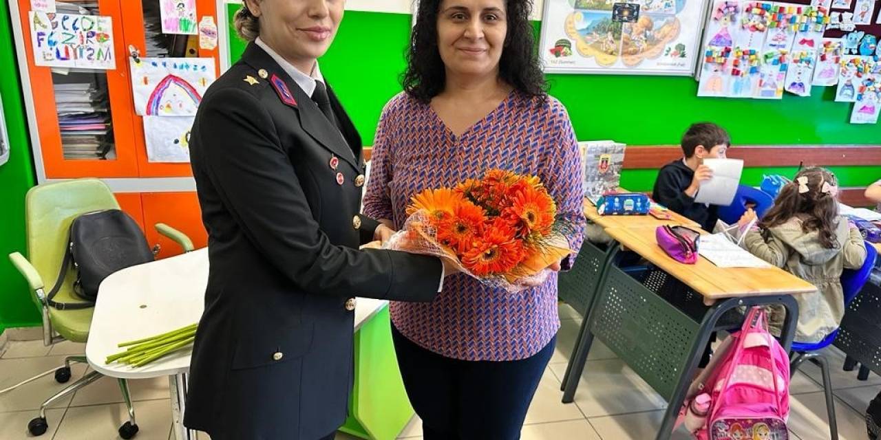 İstanbul İl Jandarma Komutanlığı Personelleri Öğretmenler Gününü Kutladı