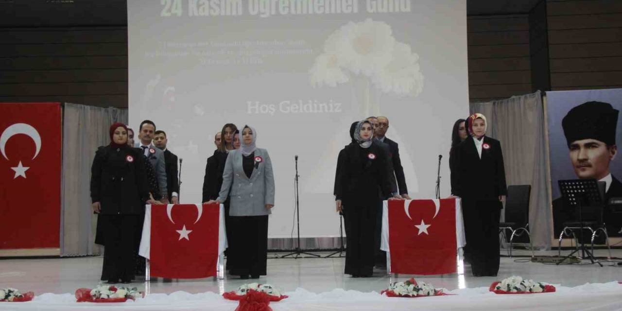Erzincan’da 24 Kasım Öğretmenler Günü Kutlandı