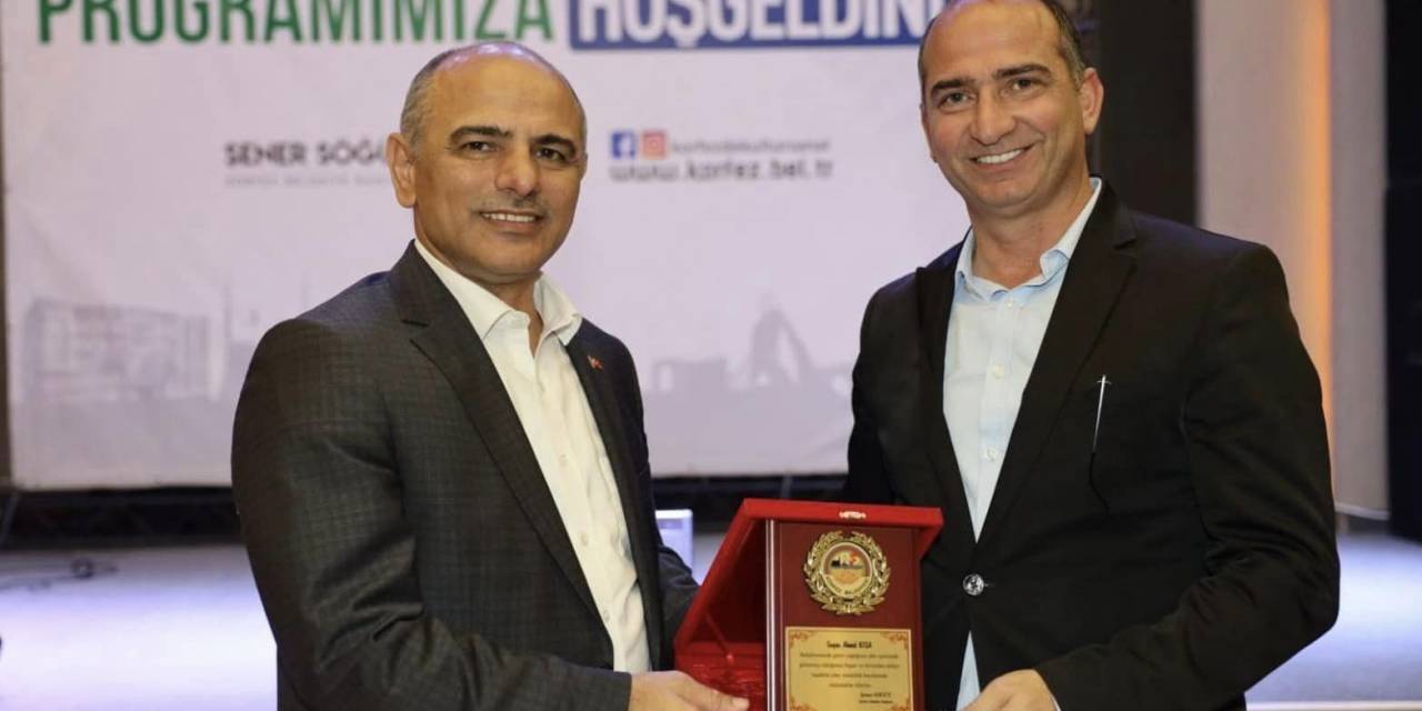 Başkan Söğüt, Emekli Personellere Plaket Takdim Etti