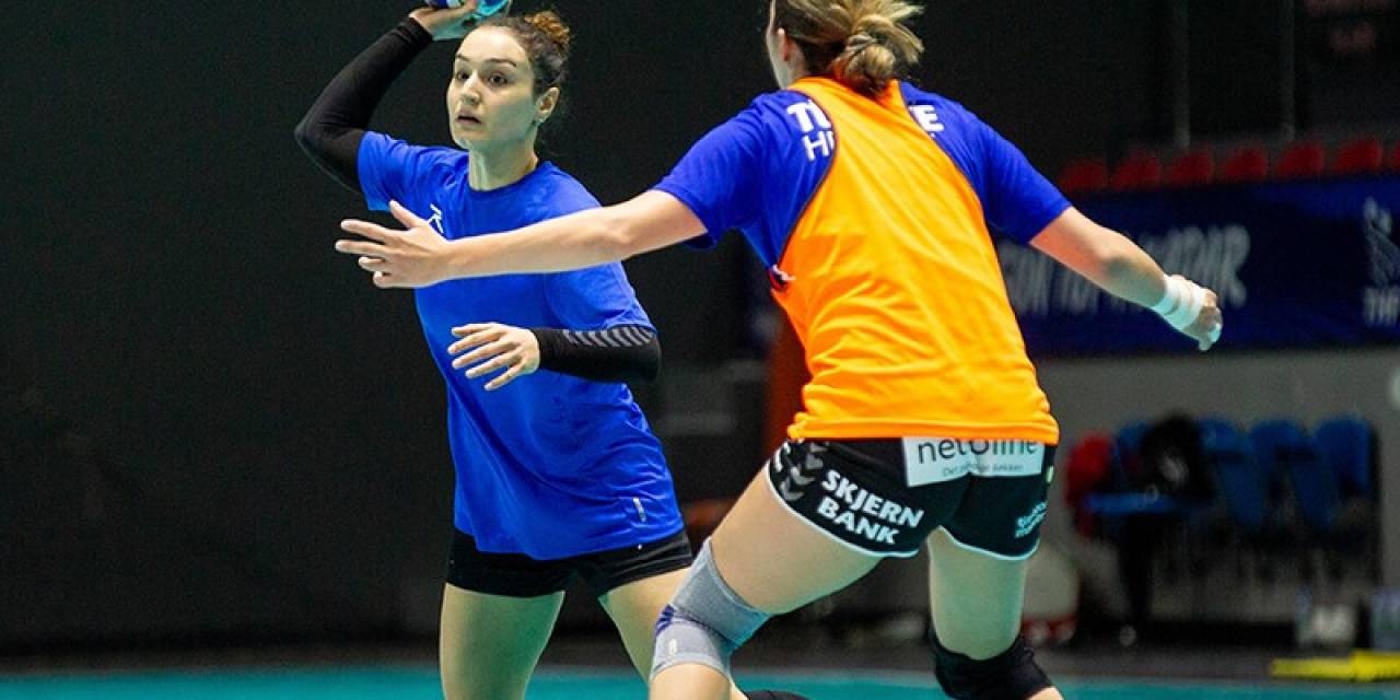 A Milli Kadın Hentbol Takımı Hazırlık Kampı Başladı