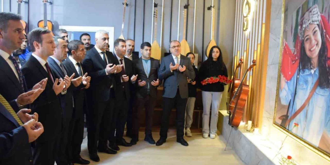 Şehit Öğretmen Şenay Aybüke Yalçın Batman’da Öğretmenler Günü’nde Anıldı