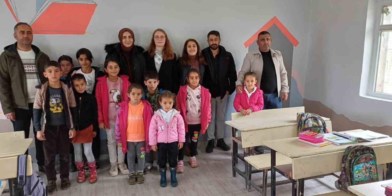 Malazgirt’te Doktor Ve Sağlık Çalışanları Bu Sefer Okulu İyileştirdi