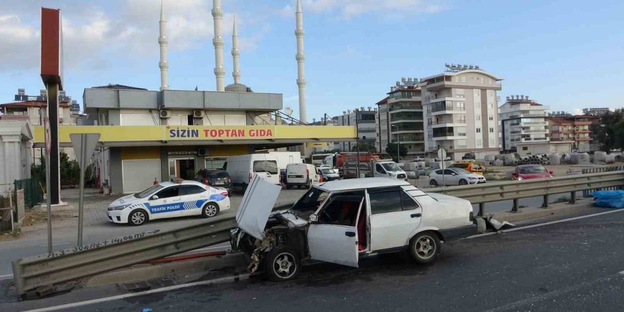 Bariyerlere Çarpan Otomobil Yola Fırlayan Sürücüsünü Ezdi