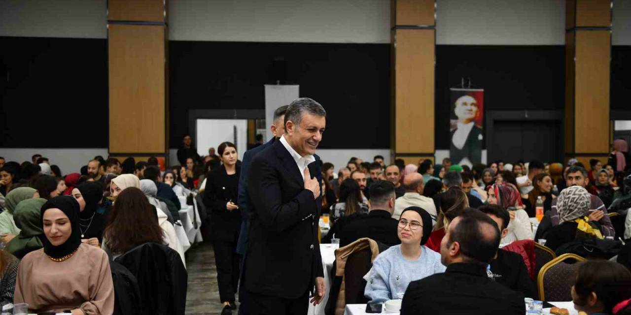 Esenyurt ’ta Öğretmenler Yemek Programında Bir Araya Geldi