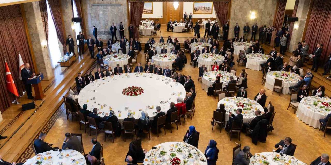 Tbmm Başkanı Kurtulmuş Öğretmenlerle Bir Araya Geldi