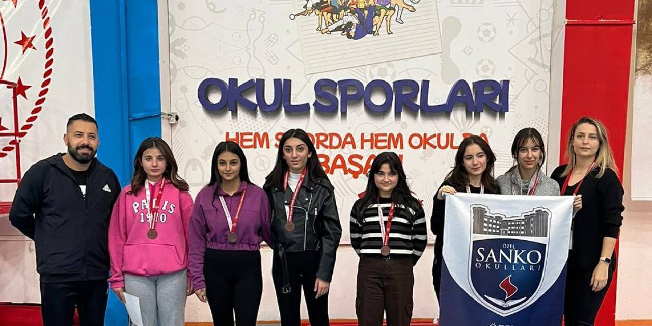 Sanko Okulları Öğrencilerinin Eskrim Başarısı