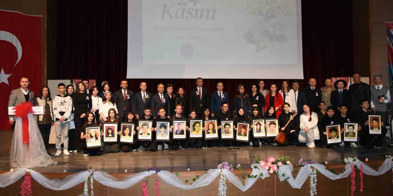 Lise Öğrencileri Şehit Öğretmenleri Unutmadı