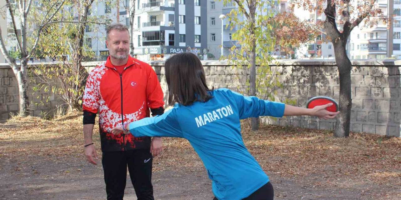 Antrenörlere Taş Çıkaran Öğretmen