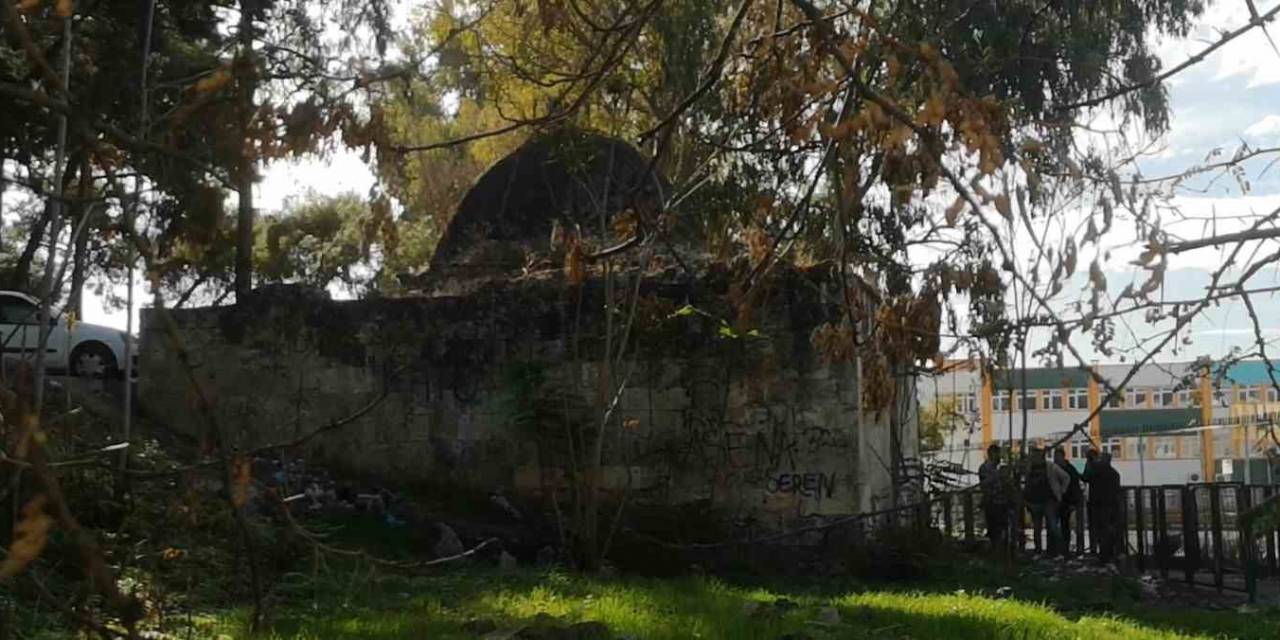 Mersin’de Höyükte Bıçaklanarak Öldürüldü
