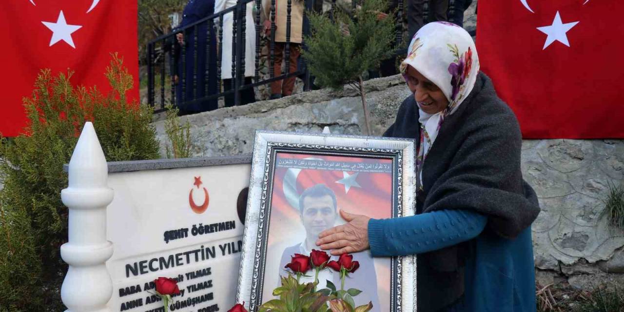 Şehit Öğretmen Necmettin Yılmaz Kabri Başında Anıldı