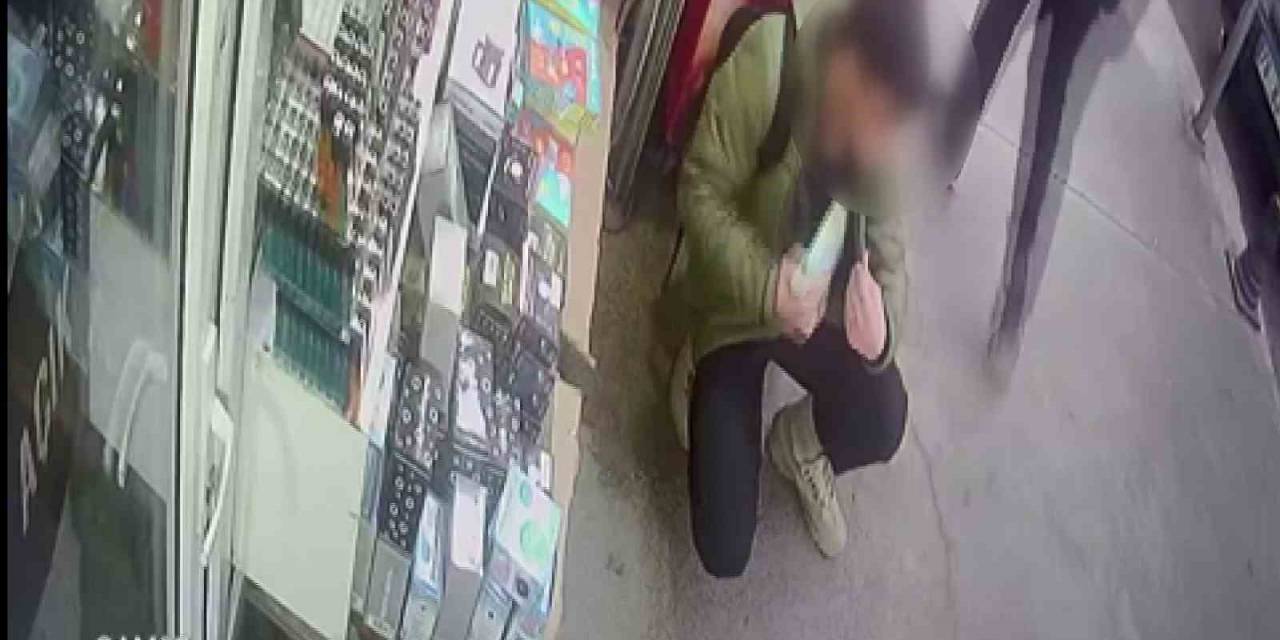 Dakikalarca Önünde Beklediği Tezgahtan Çakmak Dolu Kutuyu Böyle Çaldı