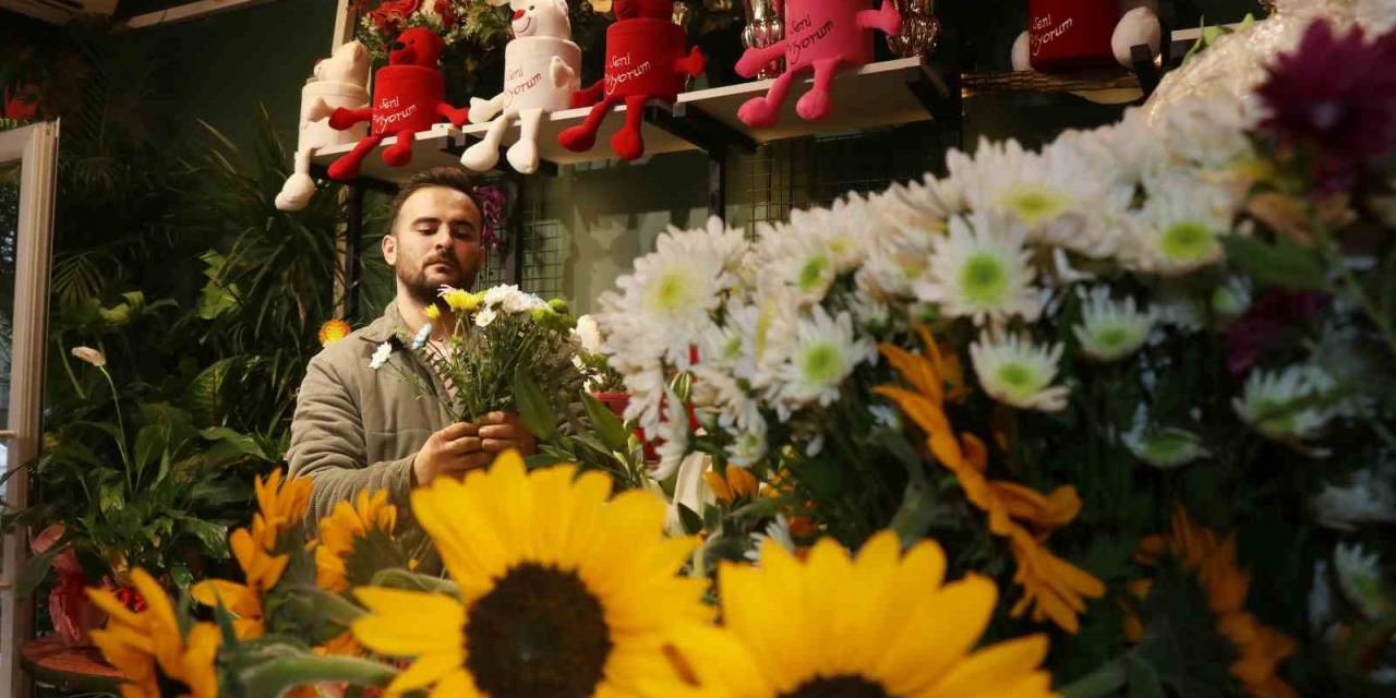 Özel Günlerin Vazgeçilmezi Çiçekçilerin, Öğretmenler Günü Mesaisi