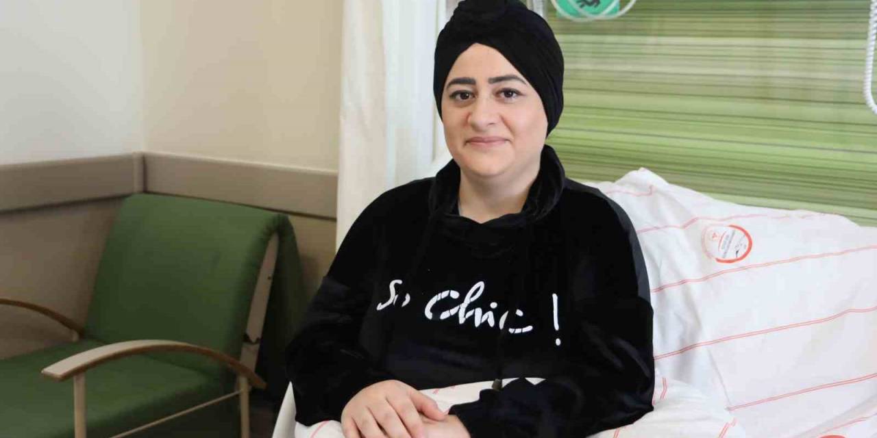 Enkazdan Kurtarılan Öğretmen Öğrencilerine Kavuşmak İçin Gün Sayıyor