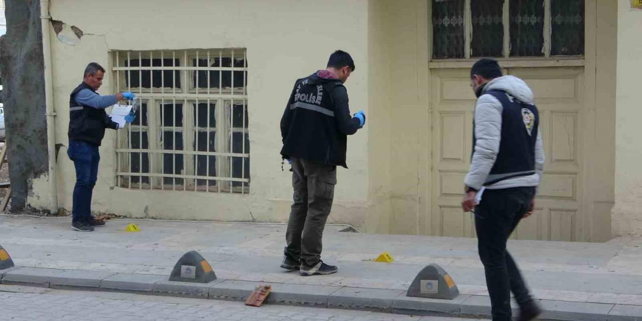 Evinin Tadilatını Yapan İşçilere Kurşun Yağdırdı