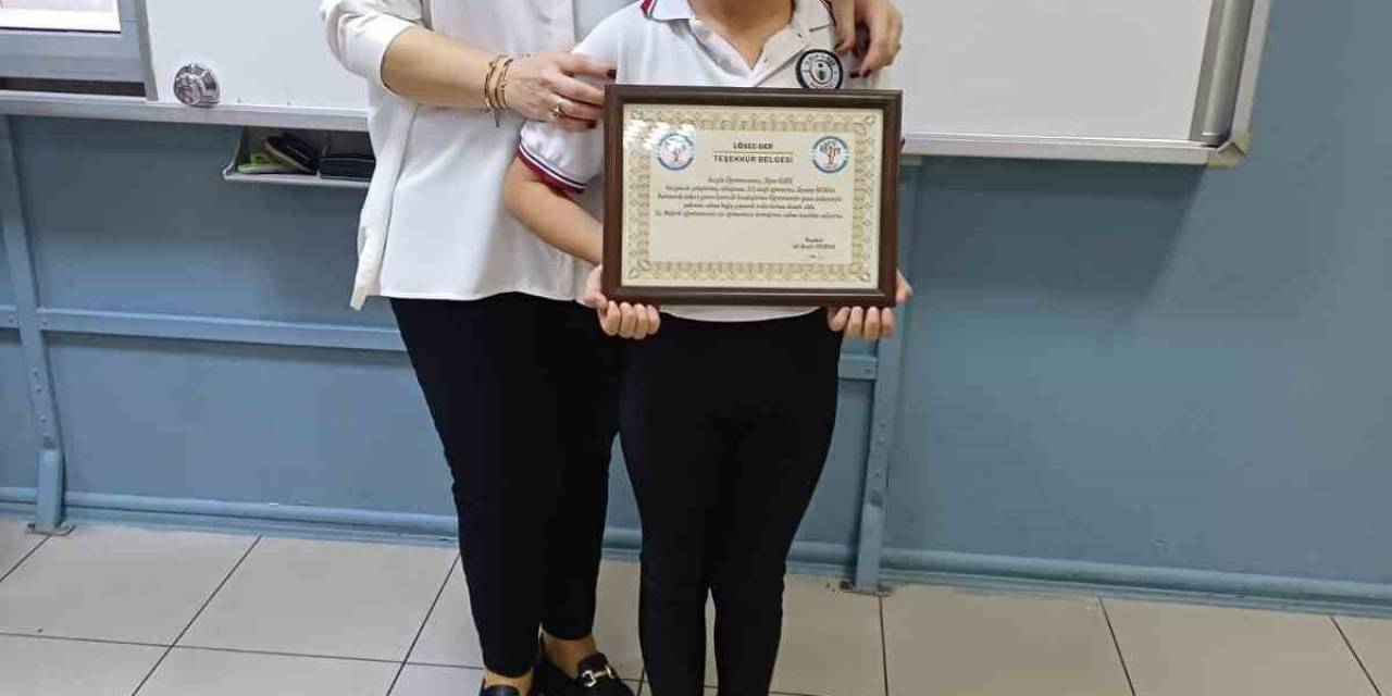 Minik Zeynep’ten Öğretmenler Gününde Lösemili Çocuklar İçin Anlamlı Bağış