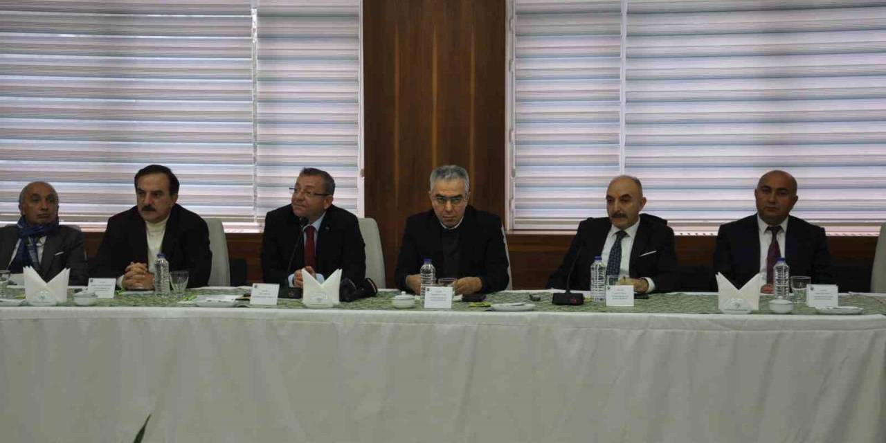 Kars’ta ‘Yeni Anayasa’ Konuşuldu