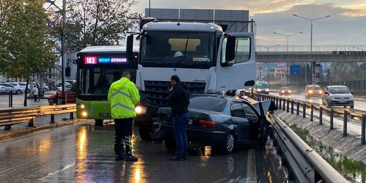 Beton Mikseri İle Çarpışan Otomobil Hurdaya Döndü: 1 Yaralı