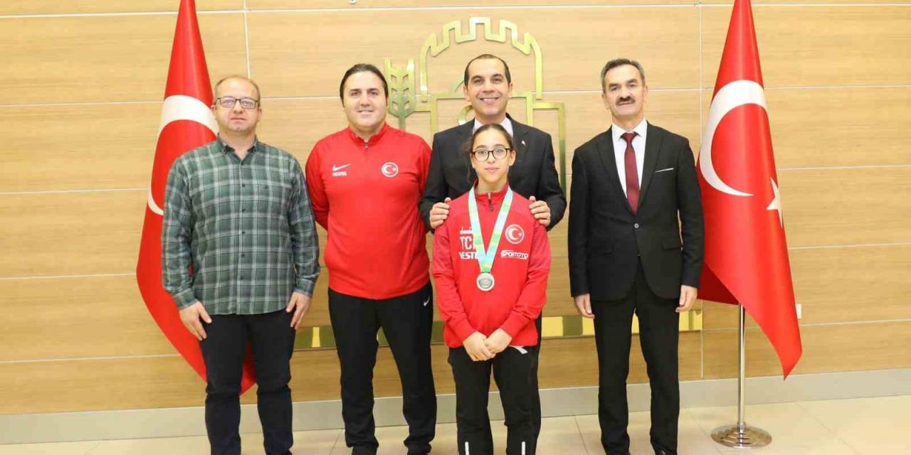 Jimnastik Şampiyonasında Dünya İkincisi Olan Genç Sporcuya Vali Taşolar’dan Tebrik