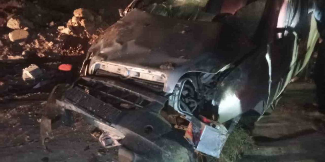 Hafif Ticari Araç Şarampole Devrildi: 1 Ölü, 3 Yaralı