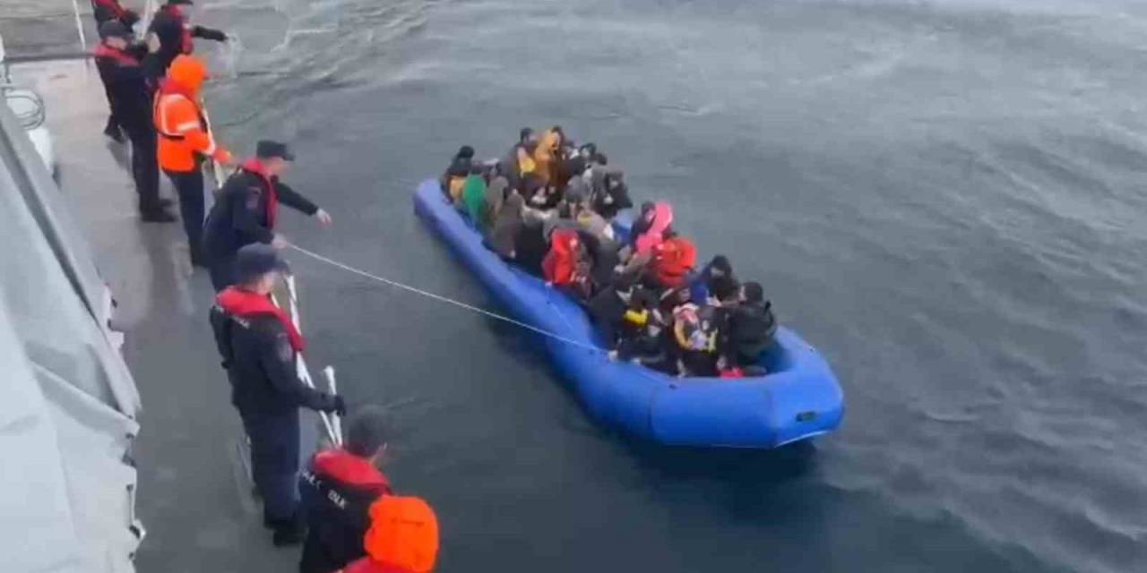 Ayvalık’ta 56 Göçmen Sahil Güvenlik’ten Kaçamadı