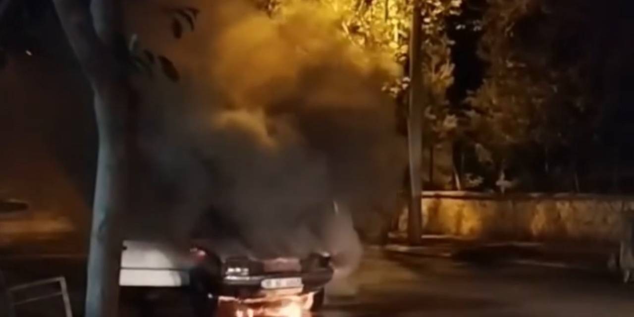 Siverek’te Seyir Halindeyken Yanan Otomobil Kullanılamaz Hale Geldi