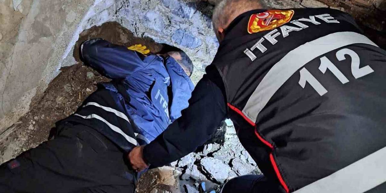 Kars’ta Toprak Altında Kalan Yavru Köpek Kurtarıldı