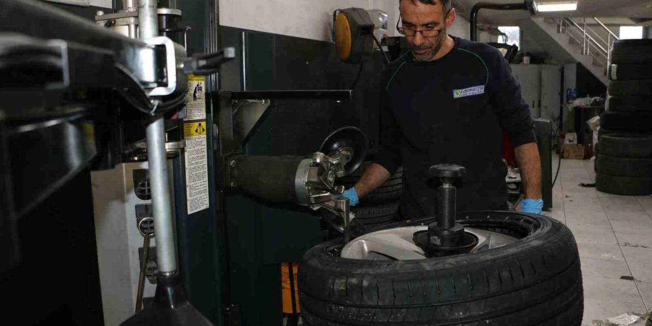 Lastikçilerde Kış Mesaisi Başladı