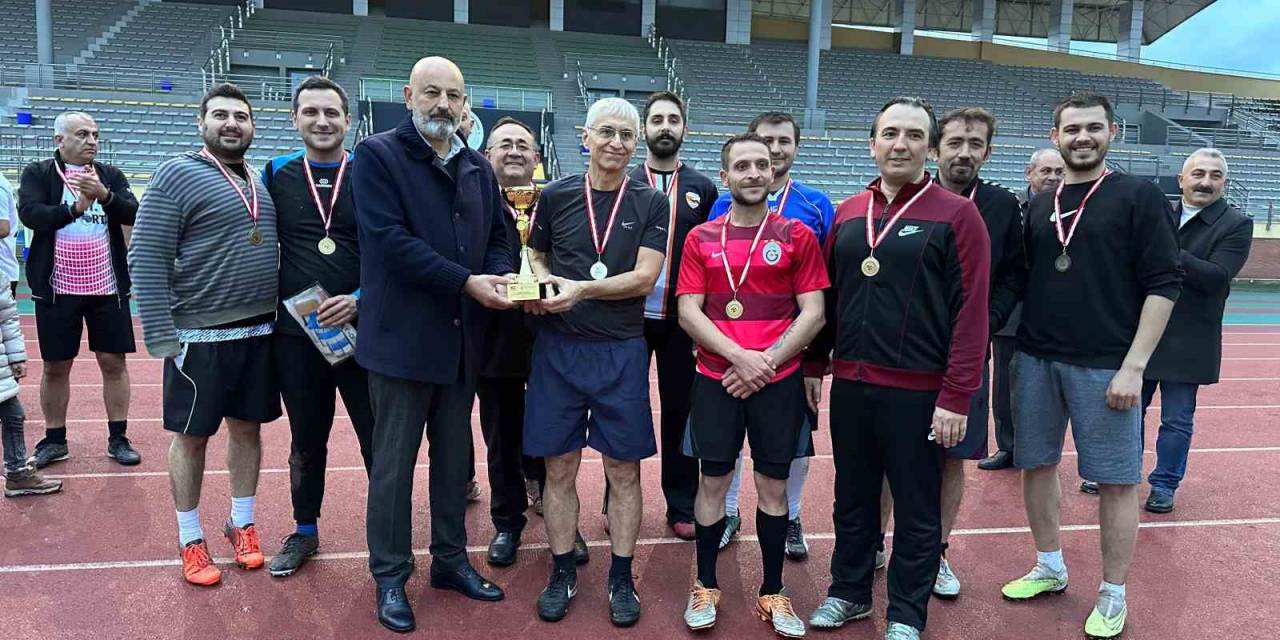 Tff Yöneticisinden Estü’ye Övgü Dolu Sözler