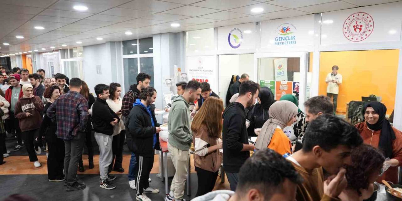 Üniversite Öğrencilerine Anne Yemeği