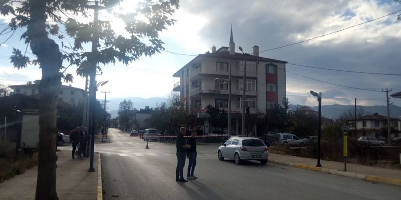 ’tapulu Arazimiz’ Deyip Yolu Trafiğe Kapattı
