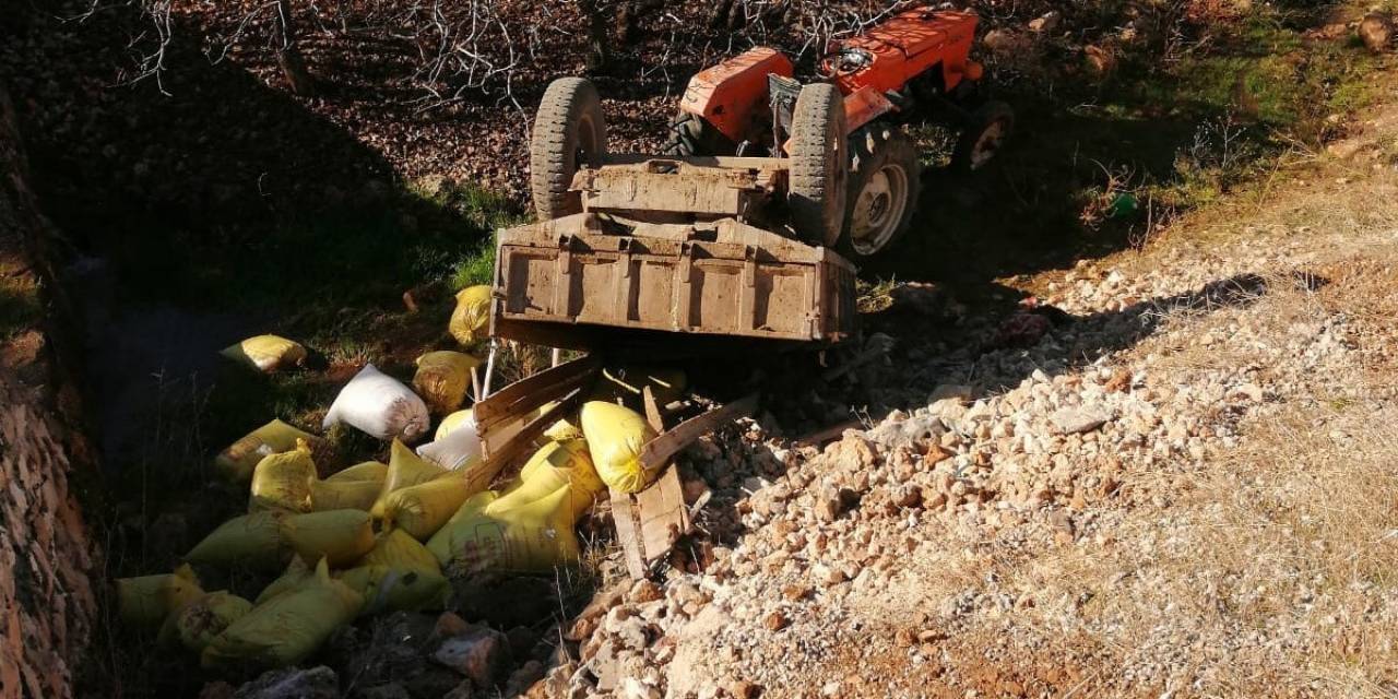 Şarampole Devrilen Traktör Sürücüsü Yaralandı