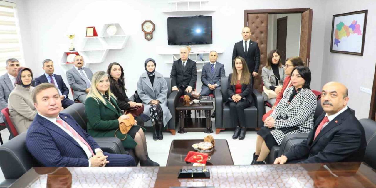 Vali Aydoğdu Öğretmenleri Ziyaret Etti