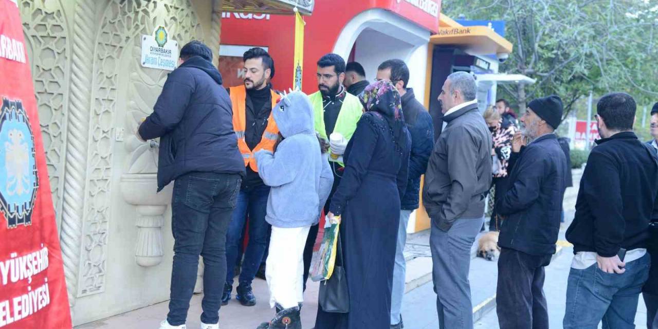 Diyarbakır’da İkram Çeşmesinden Sıcak Çorba Akmaya Başladı