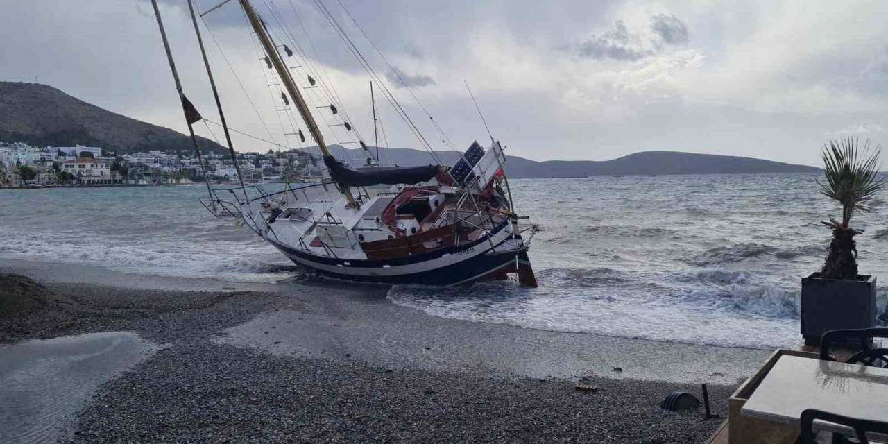 Bodrum’da Düzensiz Göçmen Teknesi Karaya Vurdu