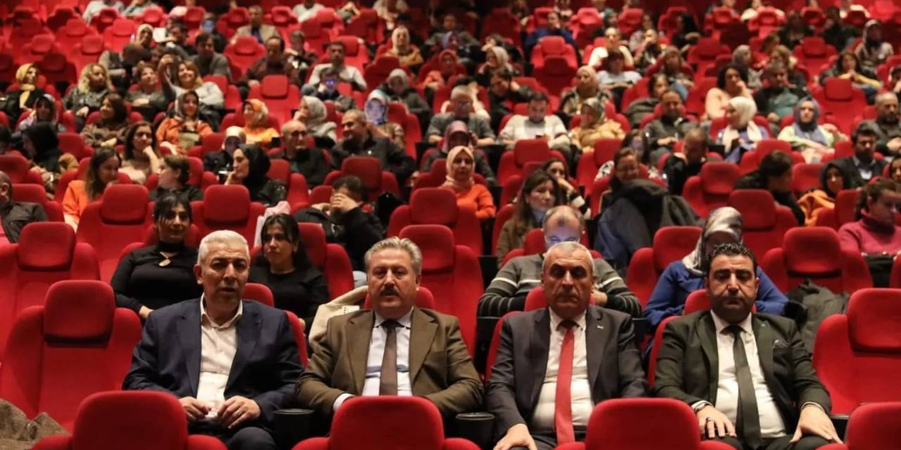 Başkan Palancıoğlu, Öğretmenlerle ‘Aybüke: Öğretmen Oldum Ben’ Filmini İzledi