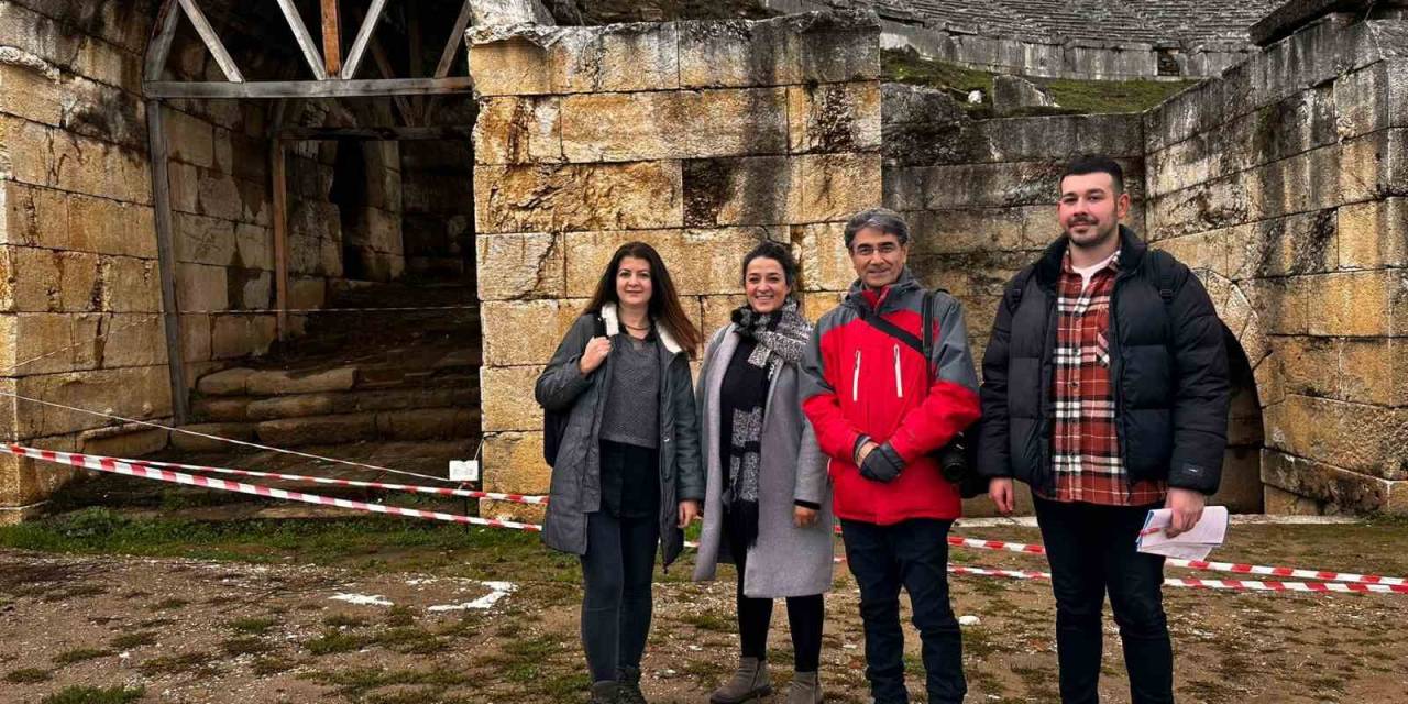 Konuralp Antik Kenti Her Alanında Dikkat Çekiyor