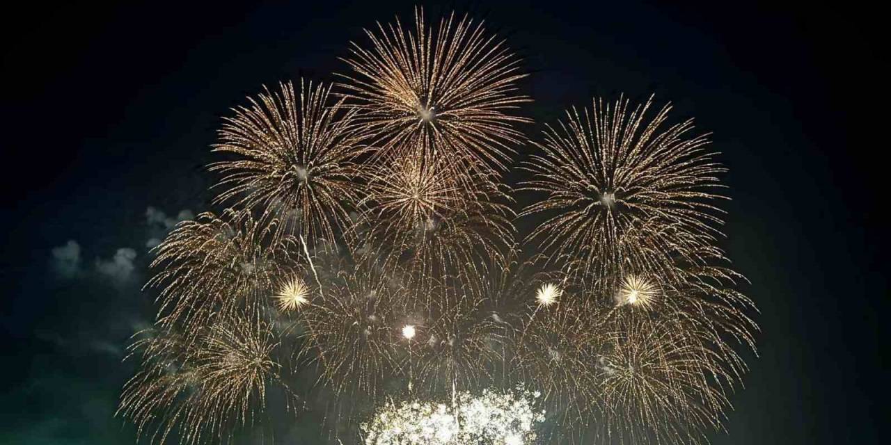 Tayland’da Havai Fişek Festivali Renkli Görüntüler Oluşturdu