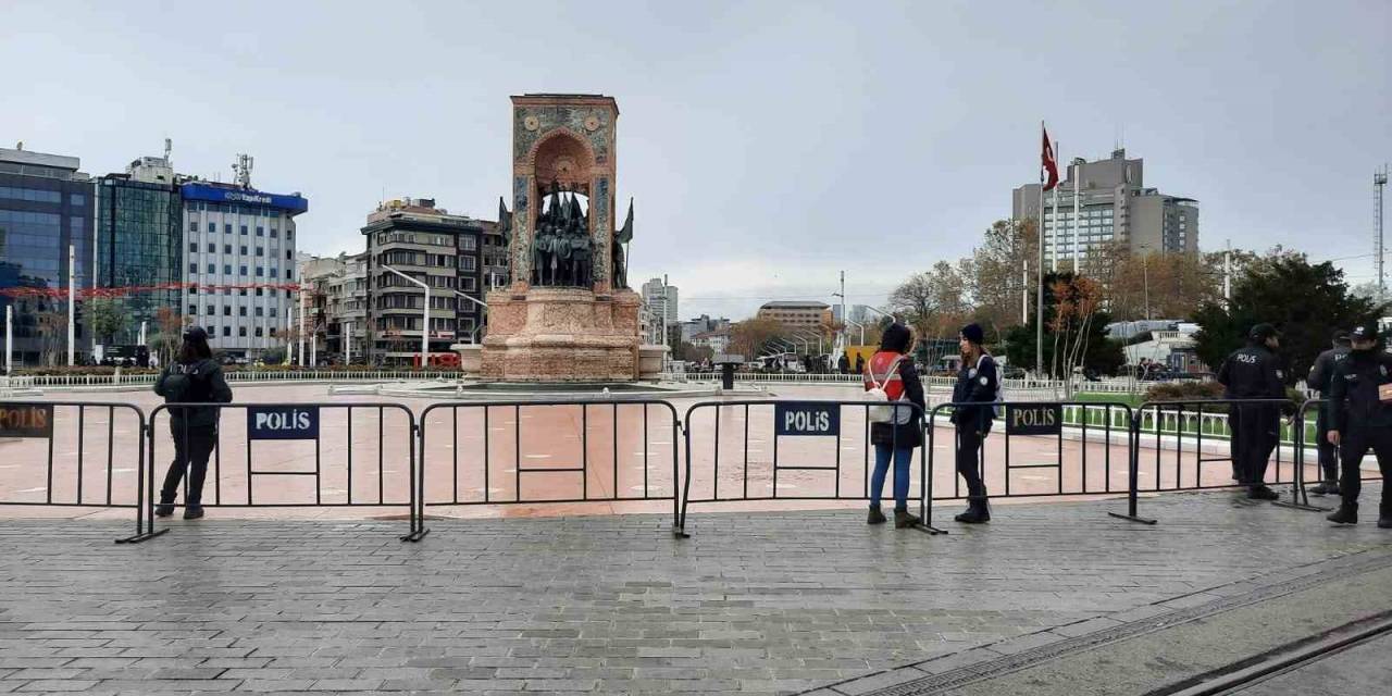 Taksim Meydanı Bariyerlerle Kapatıldı