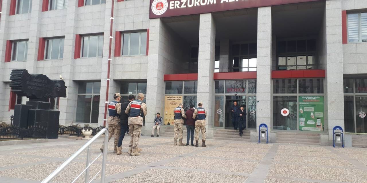 Aranan Şahıslar Jandarma’dan Kaçamadı