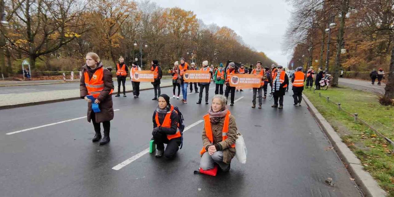 Almanya’da İklim Aktivistlerinden Oturma Eylemi