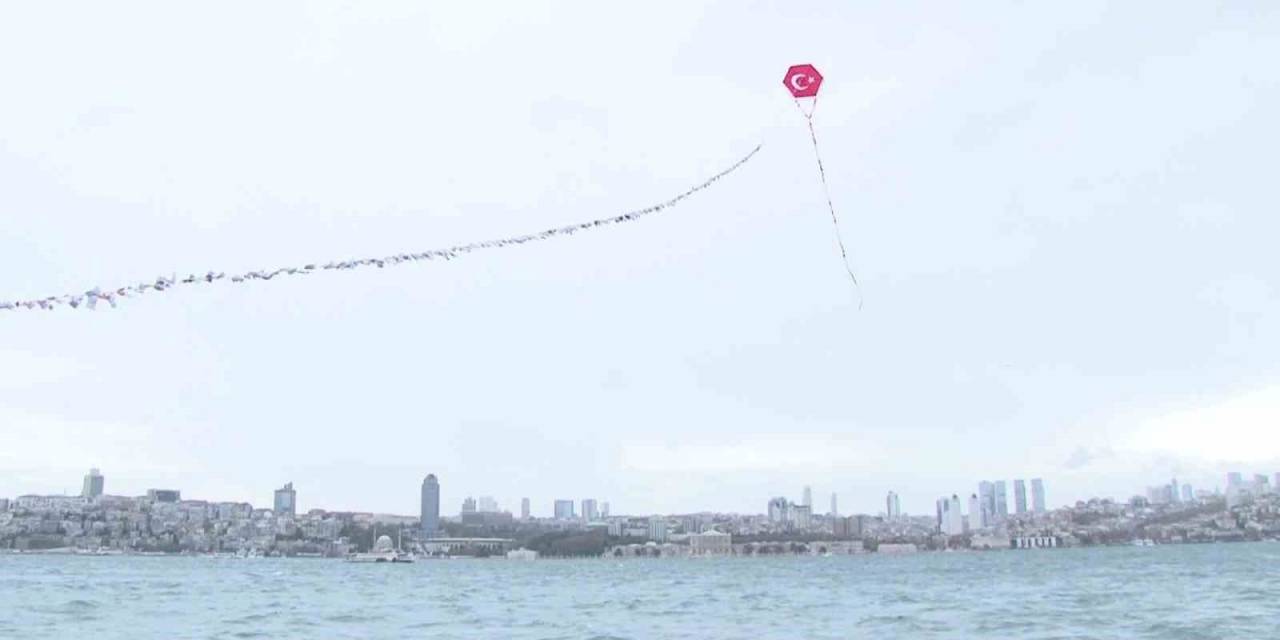 Şehit Edilen Gazzeli Çocukların İsimlerinin Yazıldığı Uçurtmalar Gökyüzüne Bırakıldı